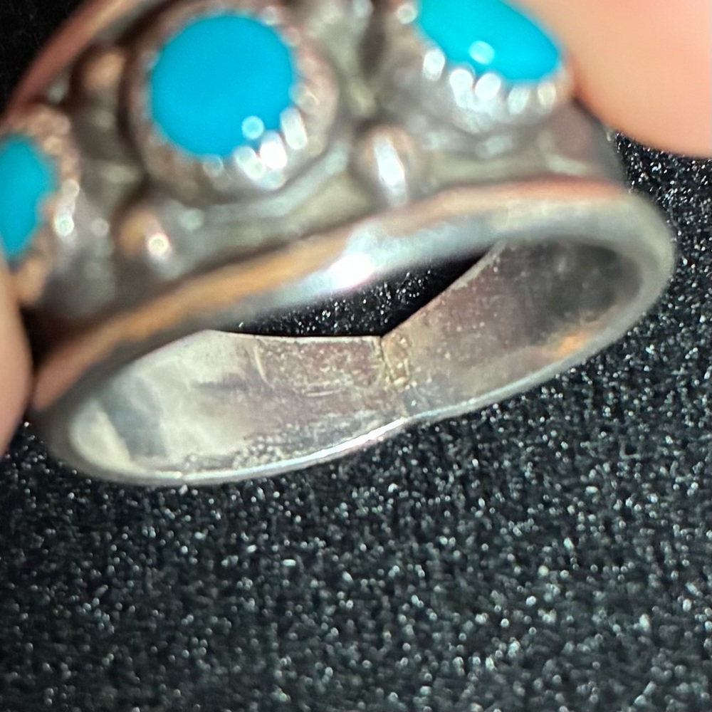 Vintage Navajo Sterling Silver Sleeping Beauty Shadow Box Three Stone Ring - Picture 6 of 8